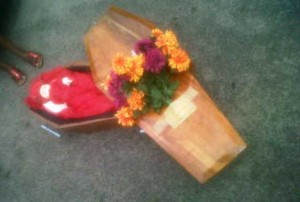 The coffin bearing a well dressed doll. [iNews' Photo]